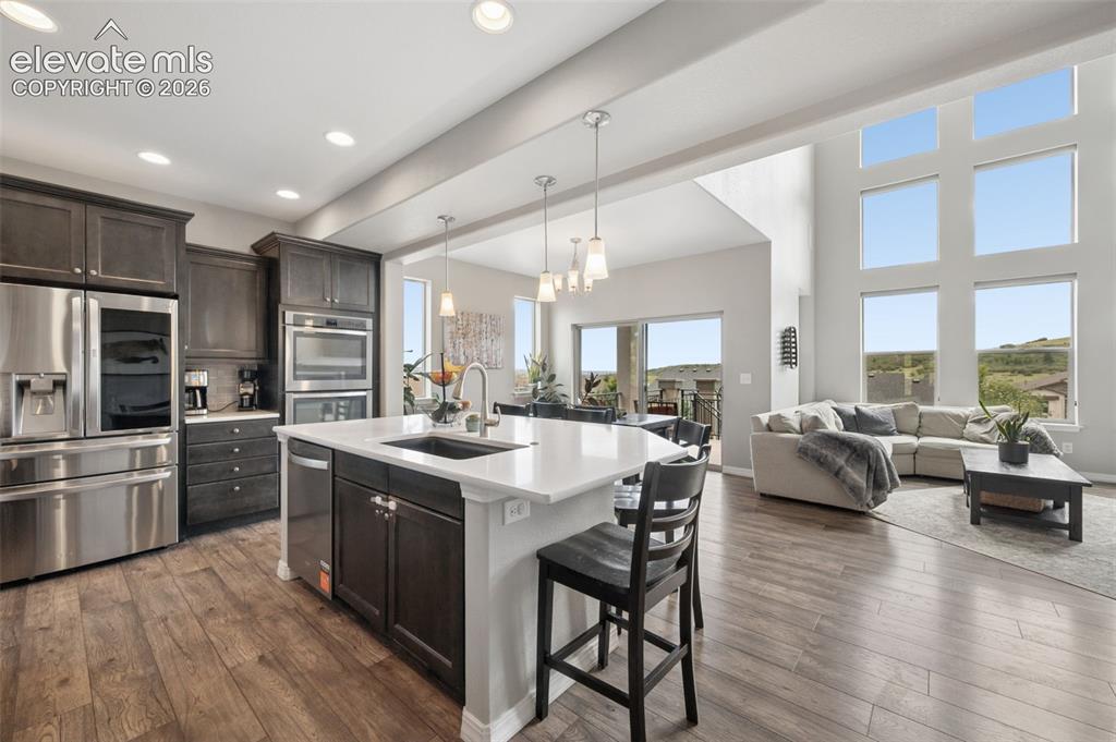 Image 10 of 32: Kitchen