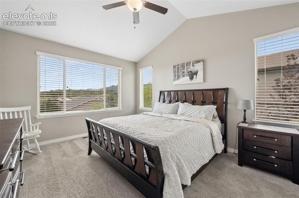 Image 15 of 32: Bedroom