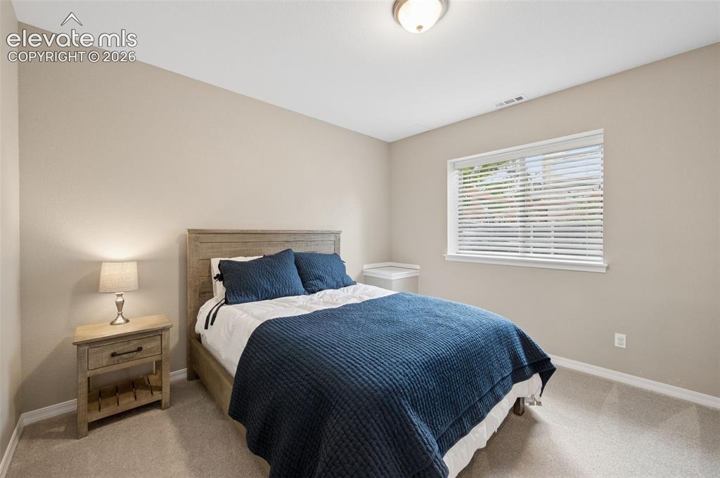 Image 18 of 32: Bedroom
