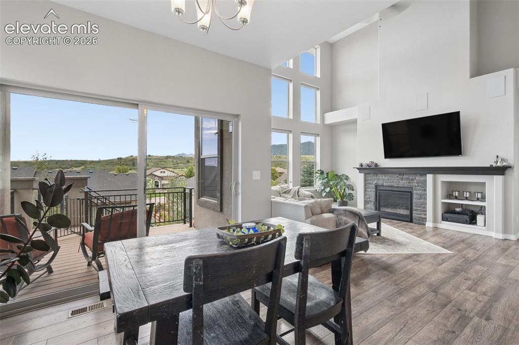 Image 8 of 32: Dining Area
