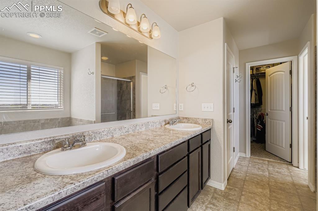 Image 17 of 42: 5-piece primary bath with a linen closet and walk-in closet.