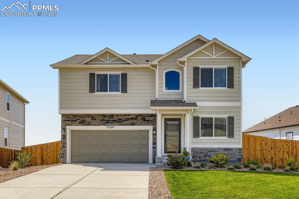 Image 30 of 42: Newer exterior paint.