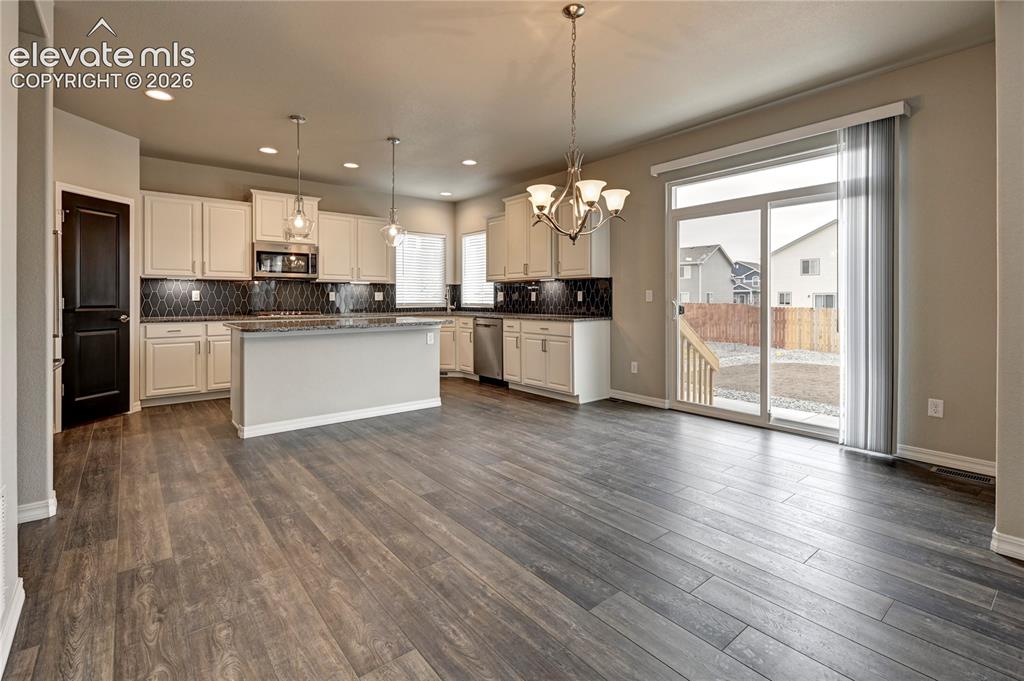 Image 10 of 46: Kitchen