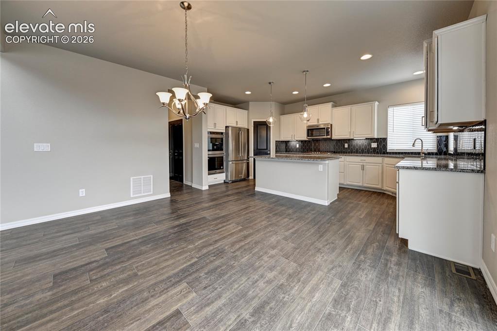 Image 11 of 46: Kitchen