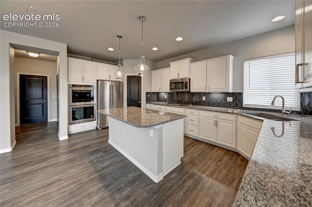 Image 13 of 46: Kitchen
