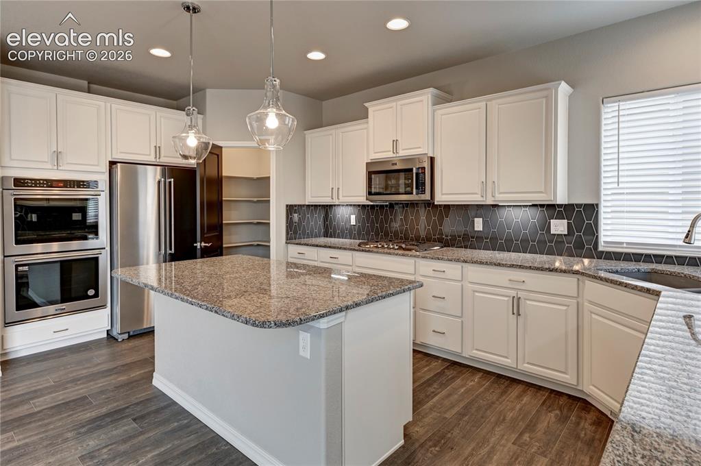 Image 14 of 46: Kitchen