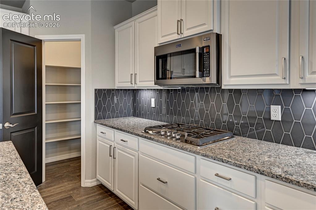 Image 15 of 46: Kitchen