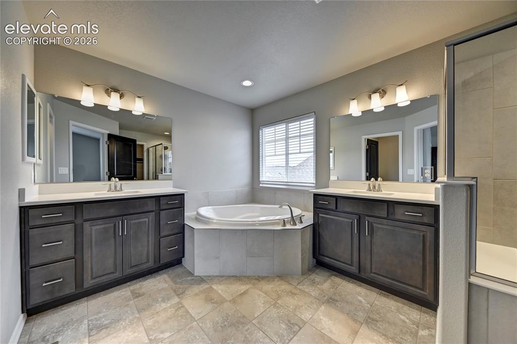 Image 41 of 46: Bathroom