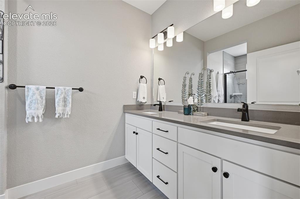Image 19 of 50: Primary bath