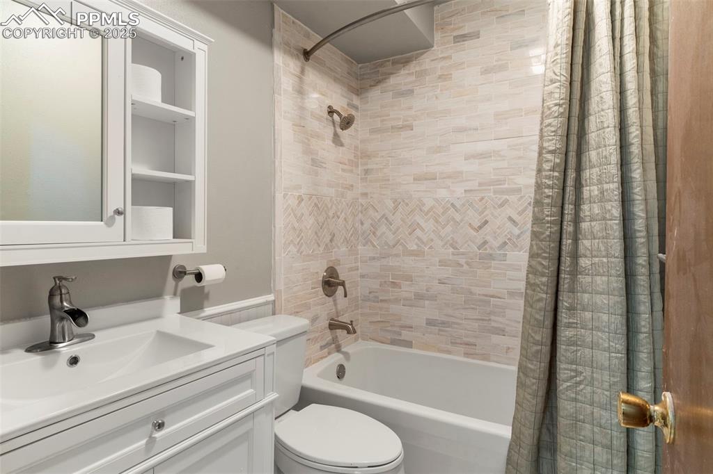 Image 22 of 30: Brand New Bathroom