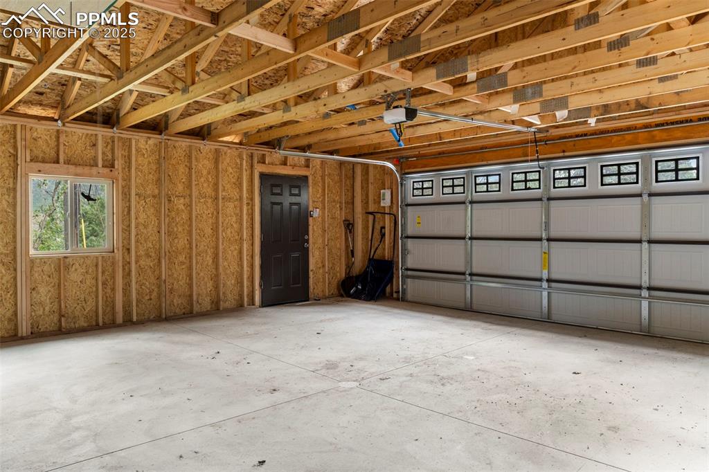 Image 6 of 30: Oversized Garage