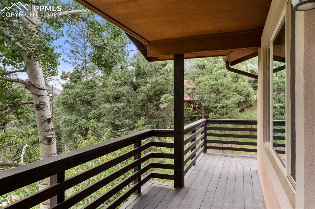 Image 8 of 30: Covered Deck