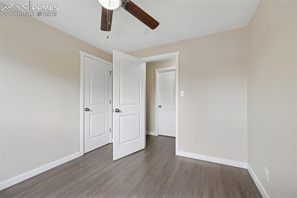 Image 18 of 36: Upper bedroom 2