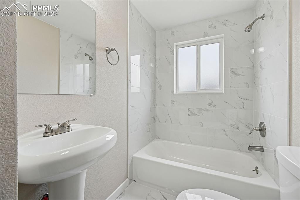 Image 19 of 36: Upper level full bathroom