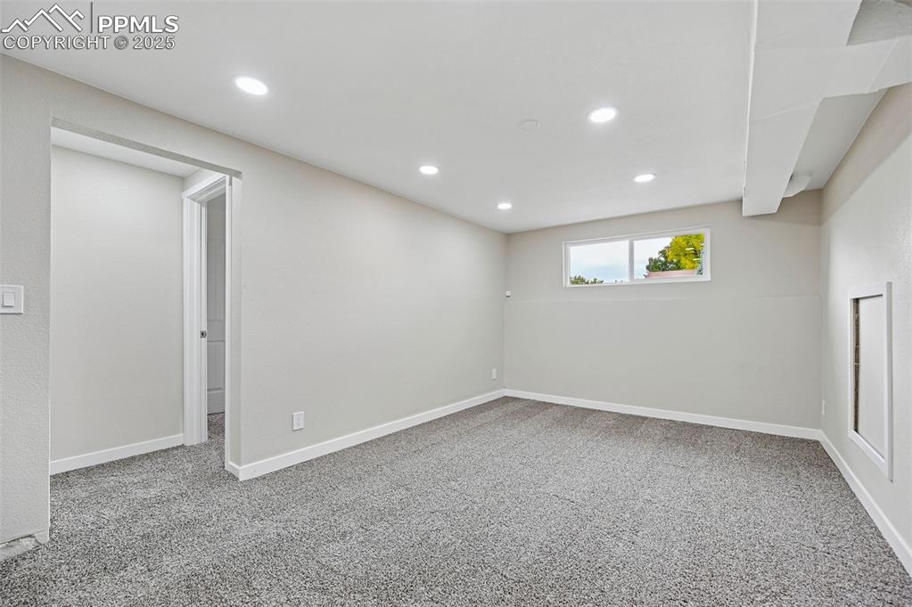 Image 24 of 36: Family Room