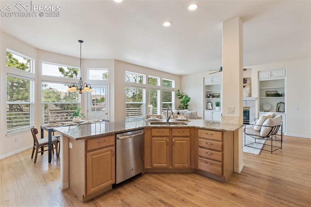 Image 10 of 45: Kitchen