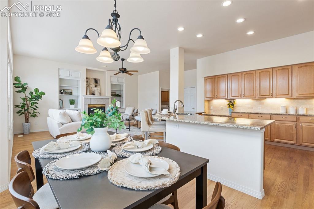 Image 12 of 45: Dining Area