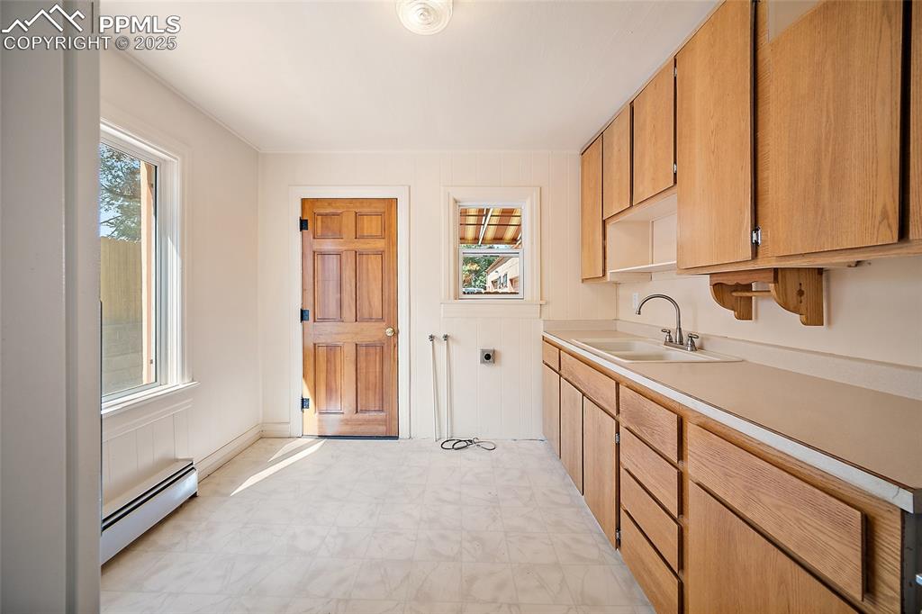 Image 13 of 42: Kitchen