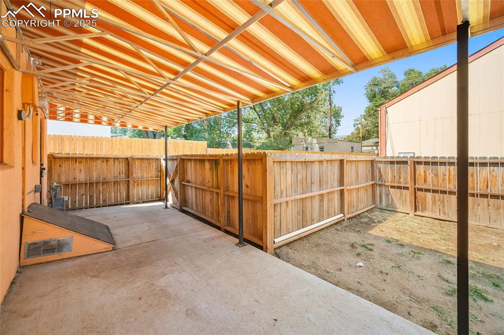 Image 21 of 42: Patio