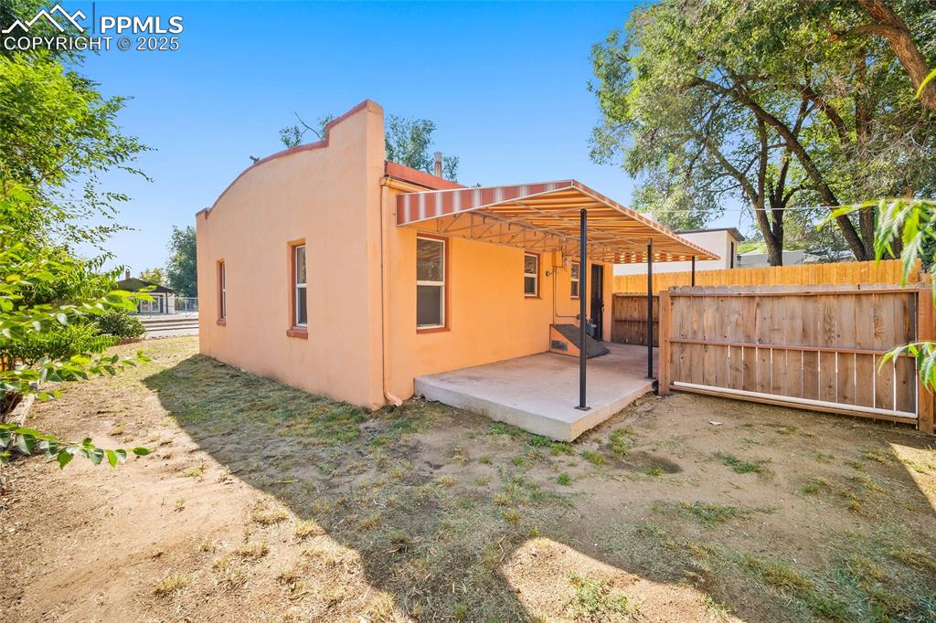 Image 22 of 42: Back of Structure