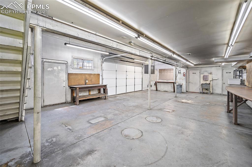 Image 3 of 42: Garage