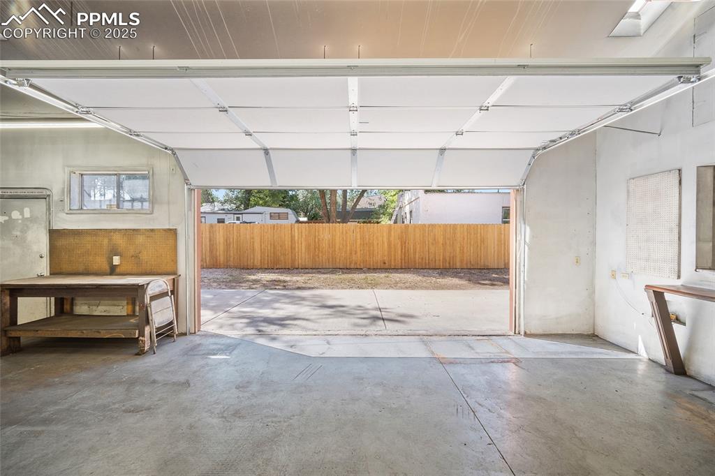 Image 4 of 42: Garage