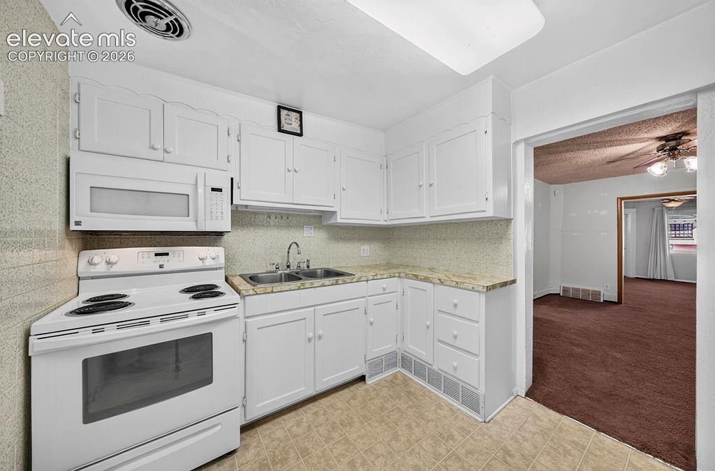 Image 7 of 34: Kitchen