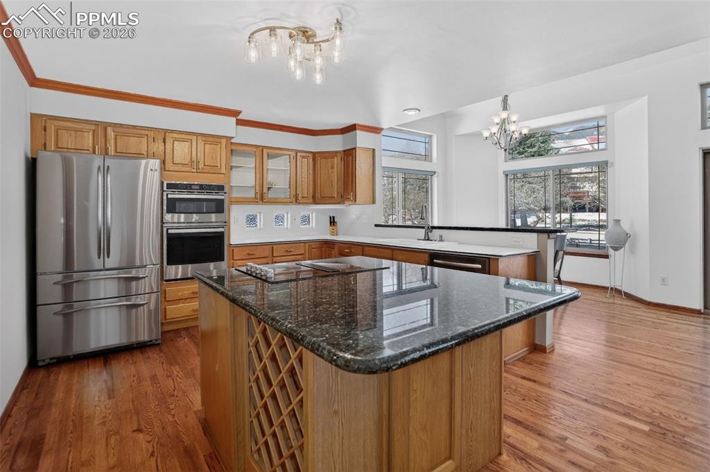 Image 16 of 46: Kitchen