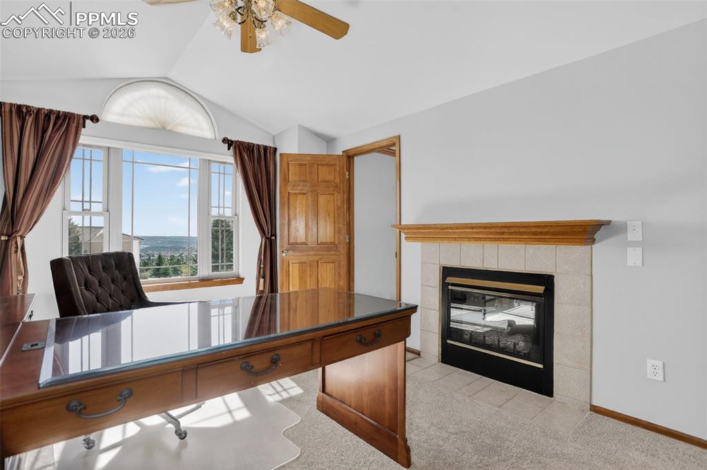 Image 24 of 46: Office