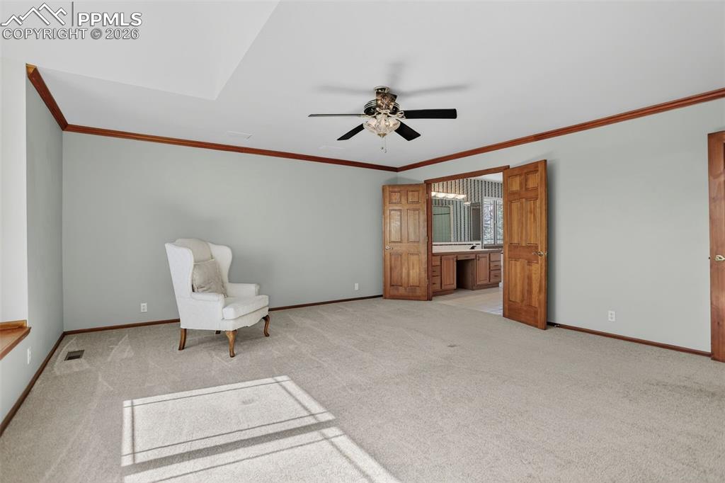 Image 25 of 46: Sitting Room