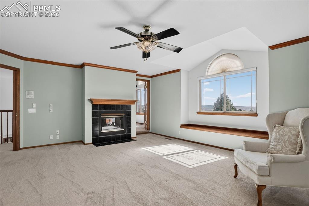 Image 26 of 46: Sitting Room