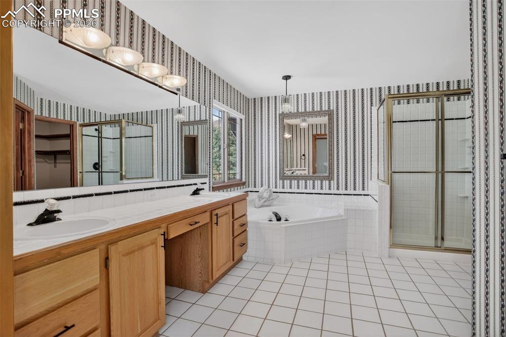 Image 28 of 46: Bathroom