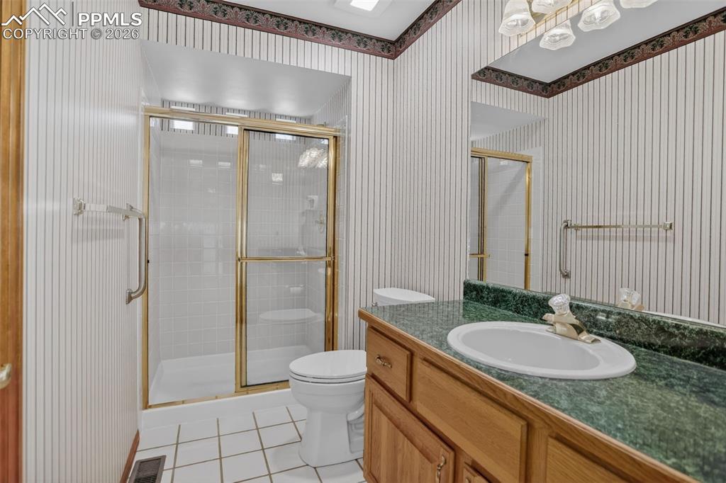 Image 31 of 46: Bathroom