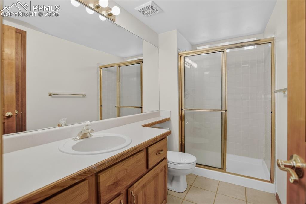 Image 37 of 46: Bathroom