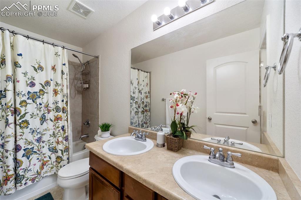 Image 13 of 41: Bathroom