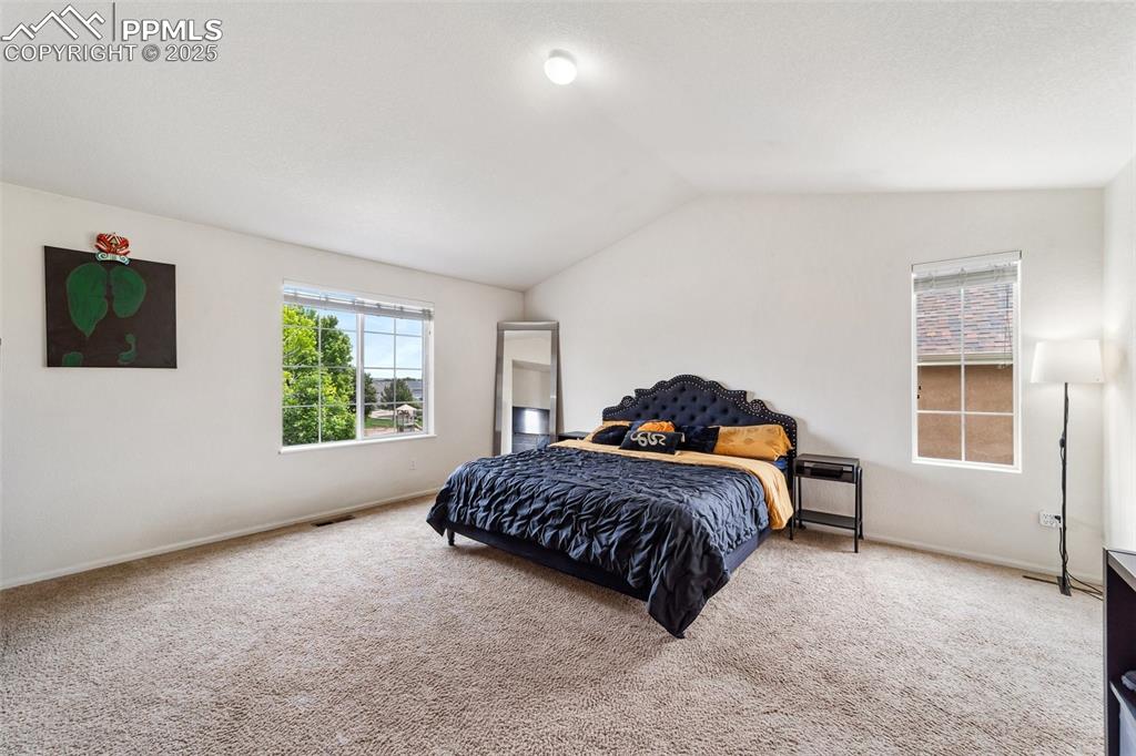 Image 19 of 41: Bedroom