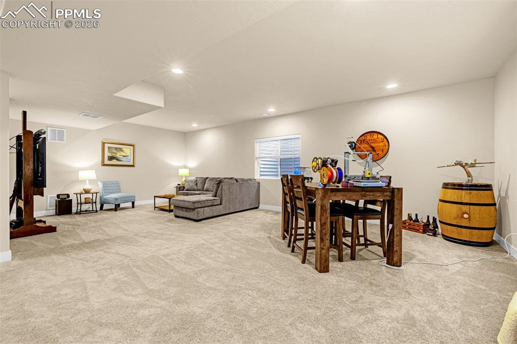 Image 11 of 45: Dining Area