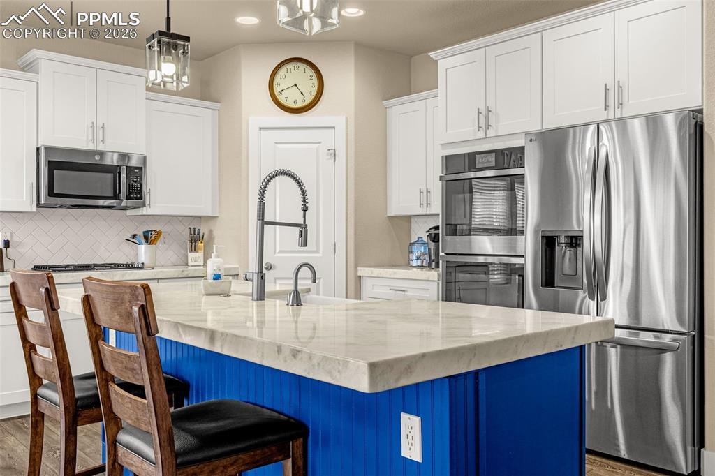 Image 17 of 45: Kitchen