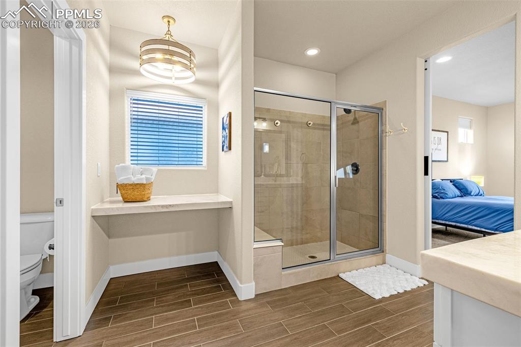 Image 24 of 45: Bathroom