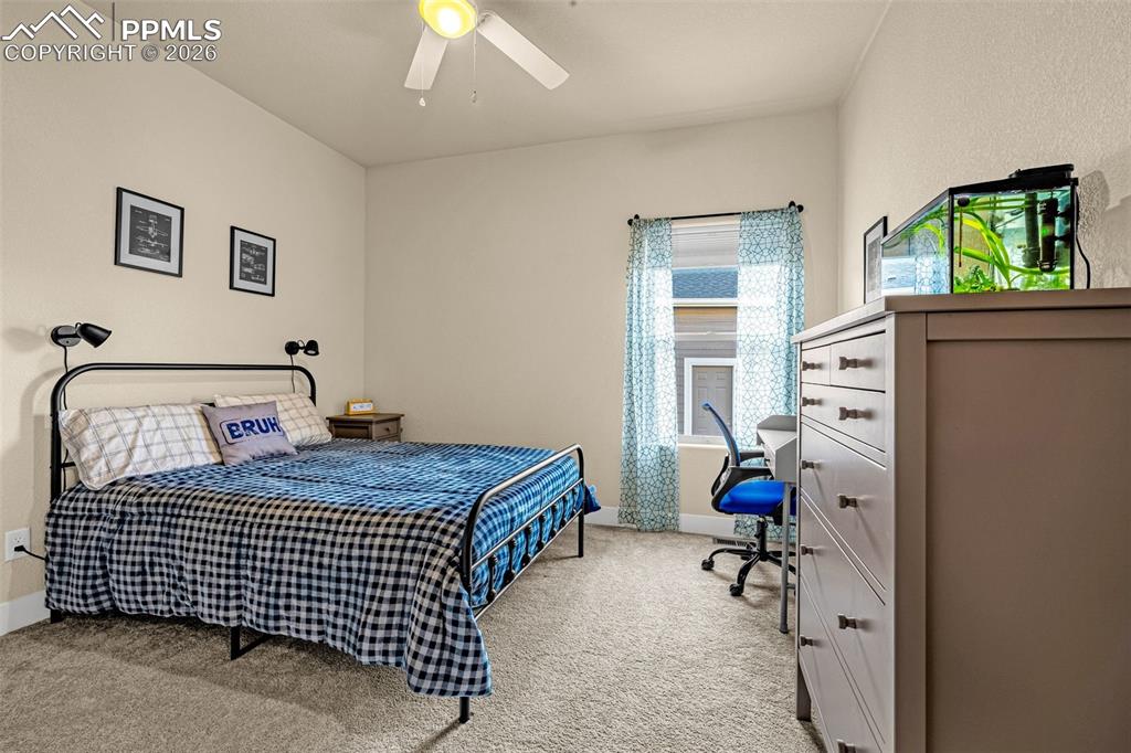 Image 25 of 45: Bedroom