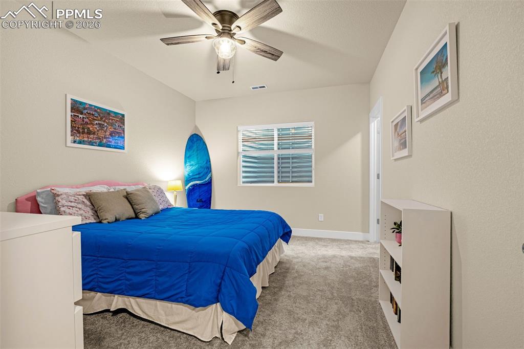 Image 26 of 45: Bedroom