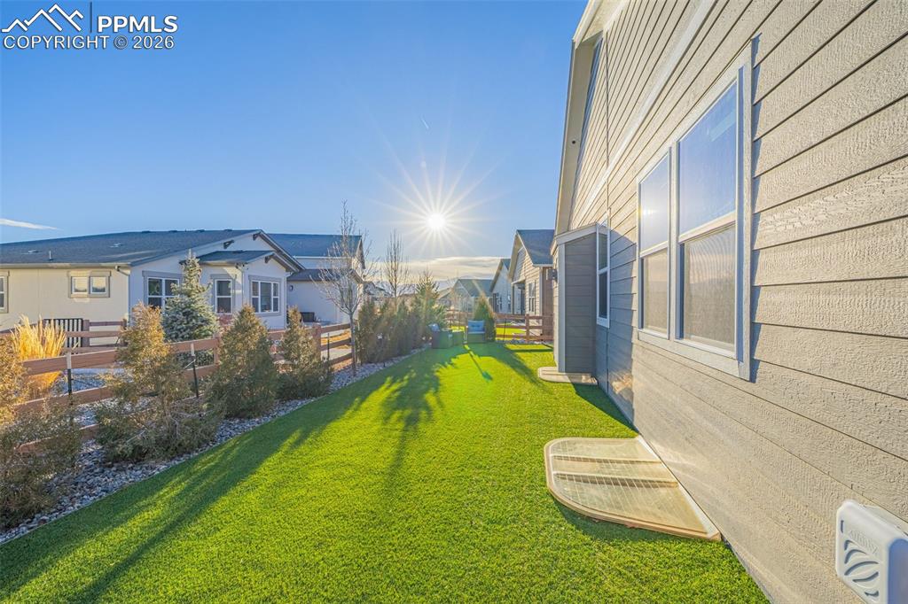 Image 34 of 45: Yard