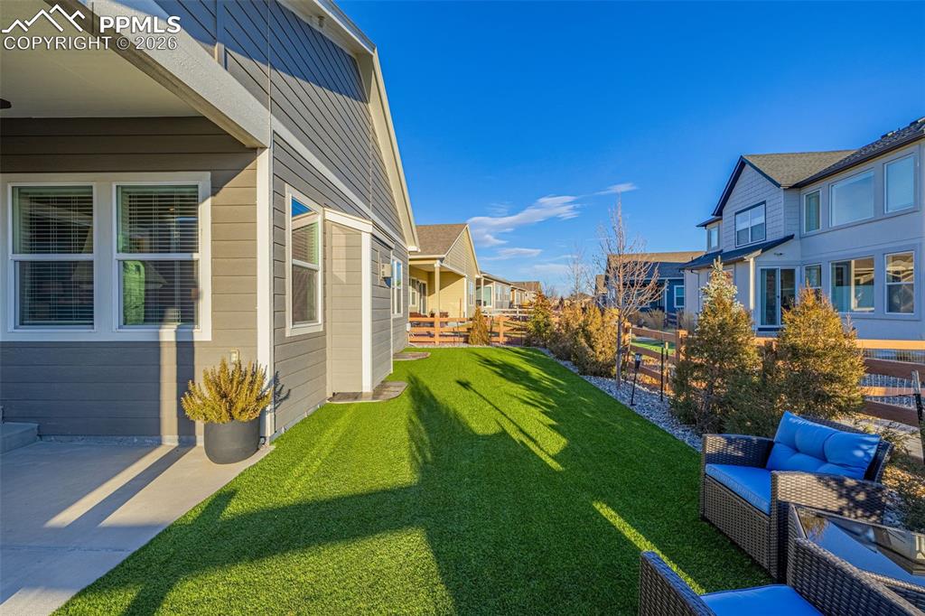 Image 37 of 45: Yard