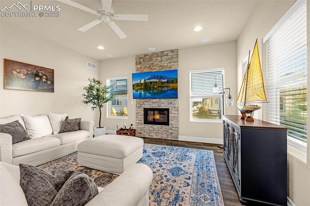 Image 7 of 45: Living Room