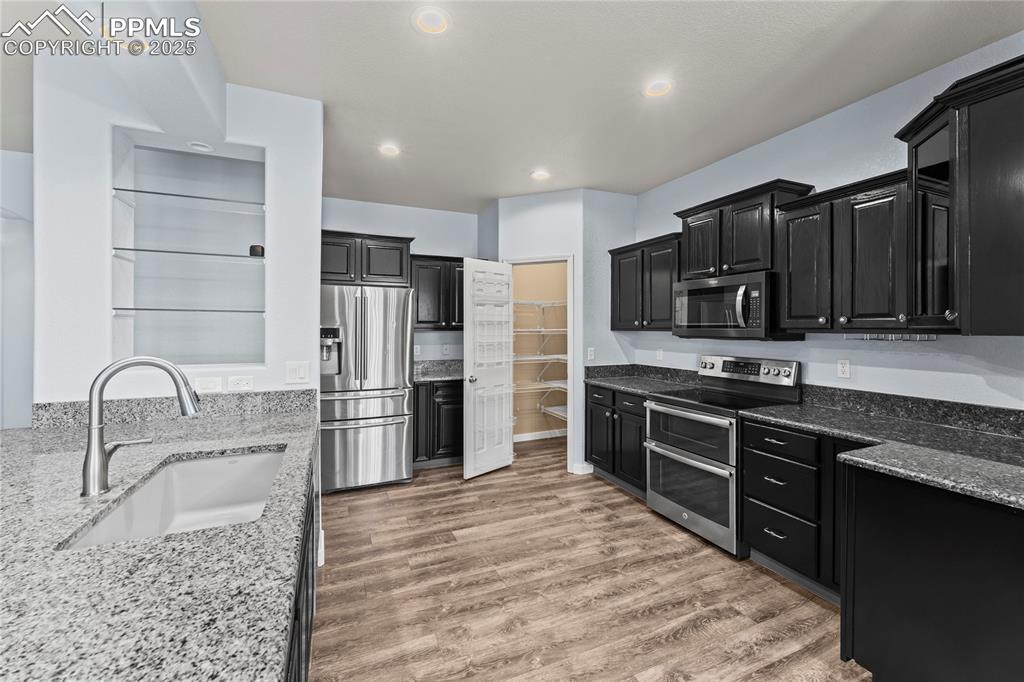 Image 11 of 36: Kitchen