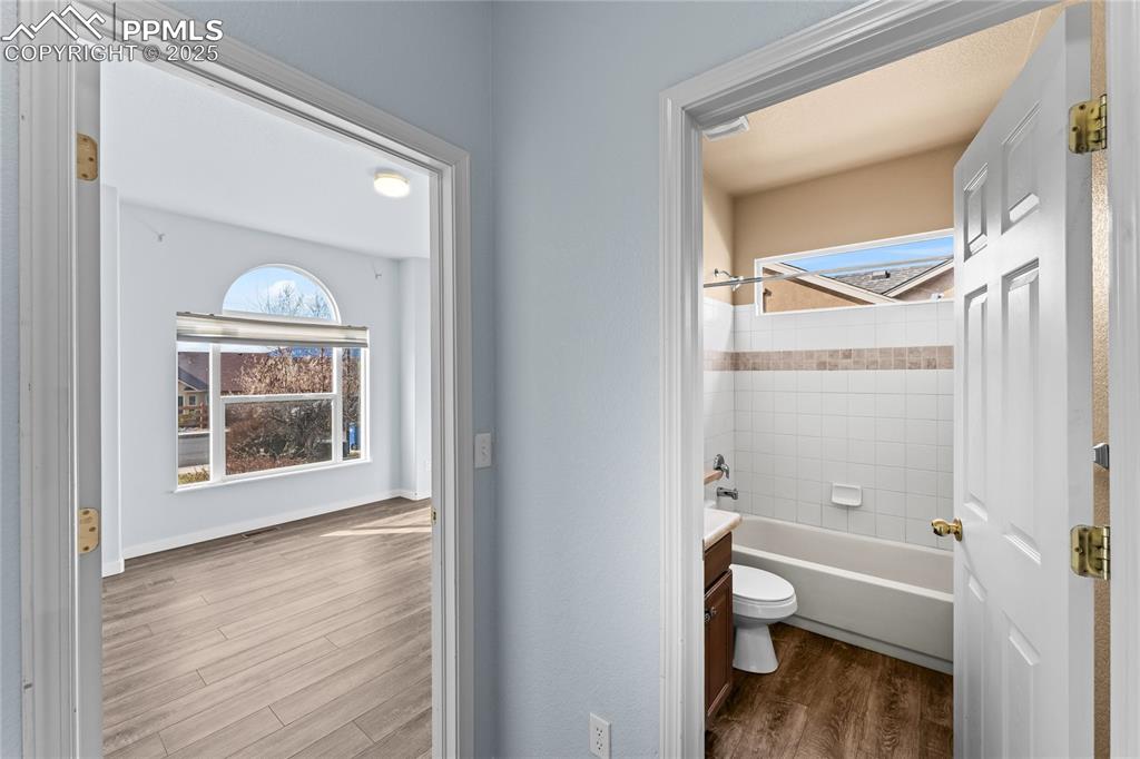 Image 13 of 36: Bathroom