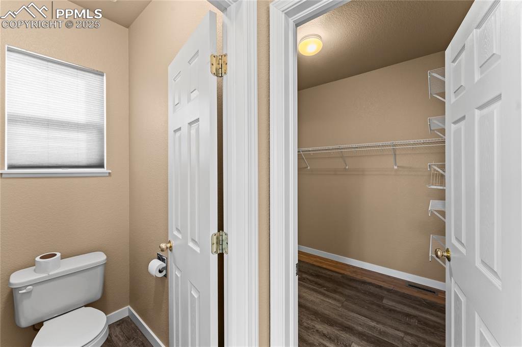 Image 22 of 36: Bathroom