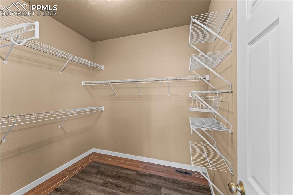 Image 23 of 36: Closet