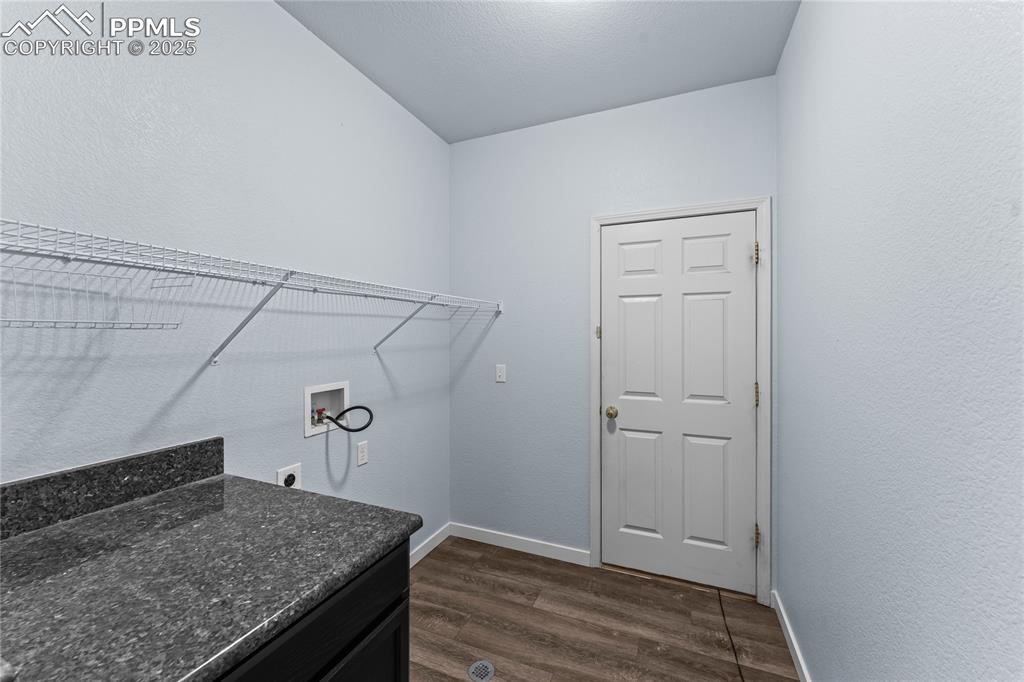 Image 24 of 36: Laundry