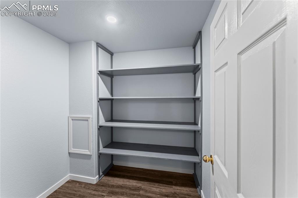 Image 33 of 36: Closet